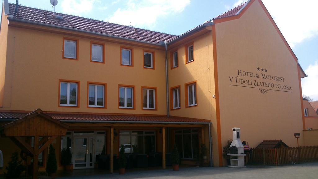 Hotel & Motorest V Udoli Zlateho Potoka Blsany Exterior photo